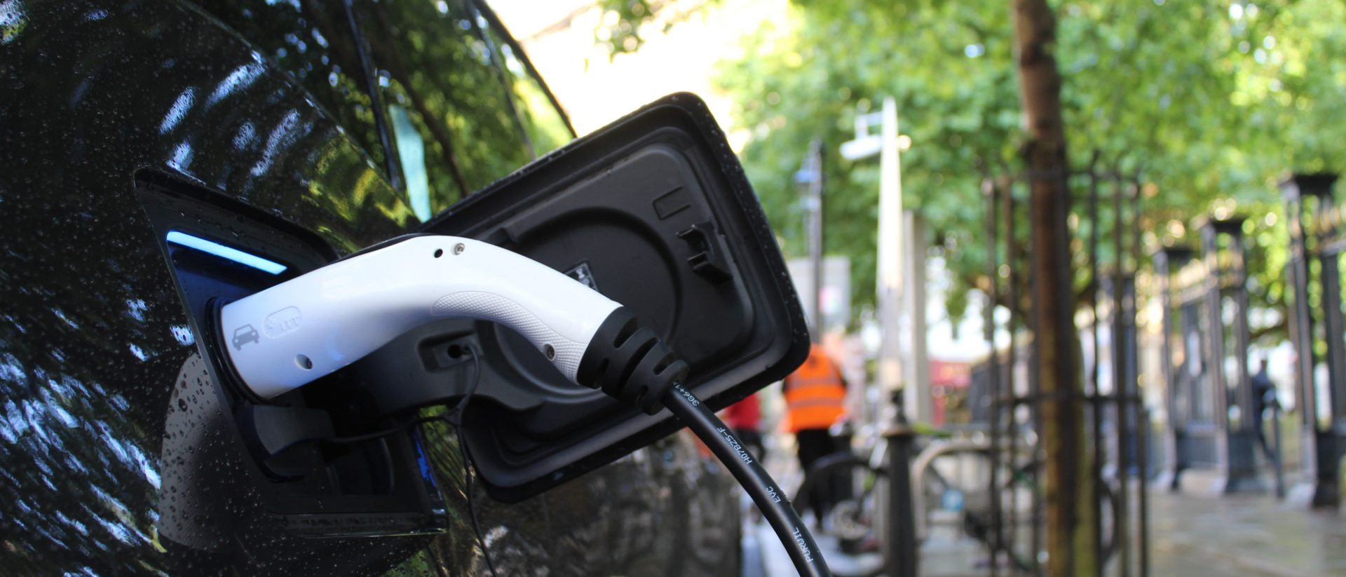 electric-vehicle-andrew-roberts-unsplash